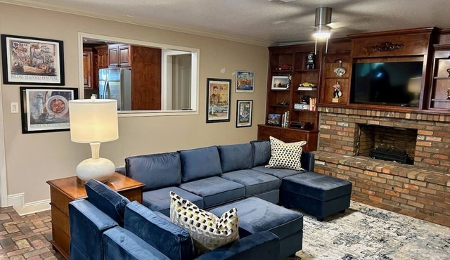 Nostalgic Gulf Coast Getaway Convenient Location! Sleeps 6 Modern Conveniences