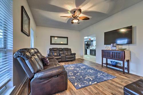 Ocean Springs Home w/Sunroom ~ 5 Mi to Beach