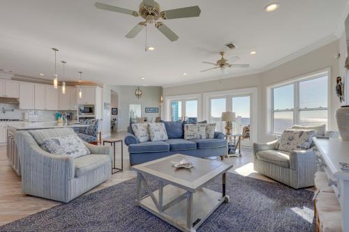 Ocean Springs 'Magnolia Beach House' on Pvt Beach!