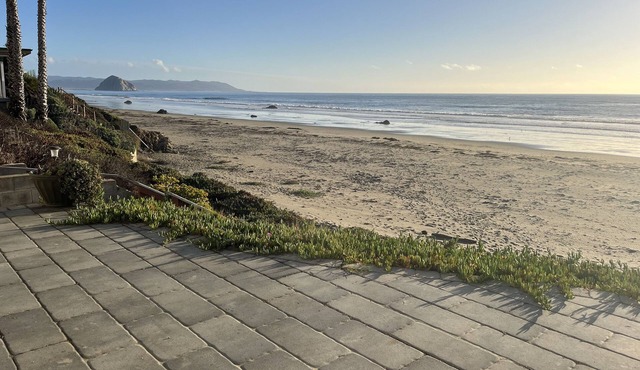 Oceanfront Cayucos Cottage on the sand