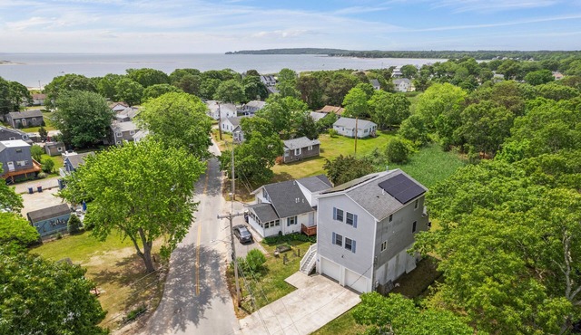 On The Shore - Swifts Beach Retreat - Sleeps 8