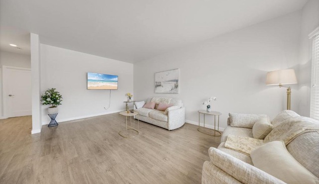 One Lux Stay Coastal 2BR Retreat near the Beach
