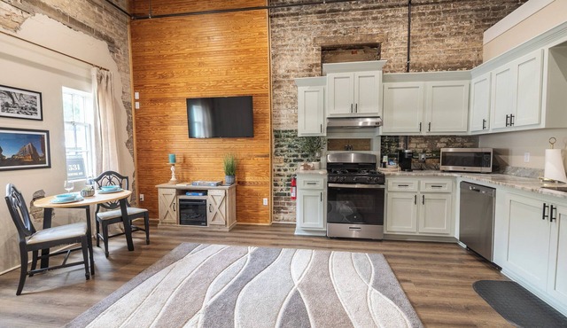 Only Groundfloor access Downtown Laurel - G
