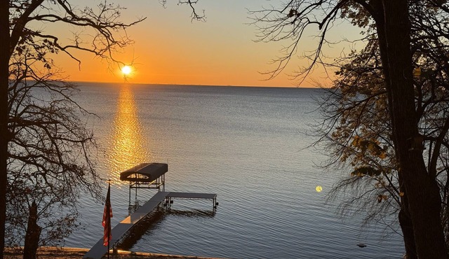Pa Harry's Place Spacious 4-bedroom 1 bunk room cabin on Mille Lacs Lake