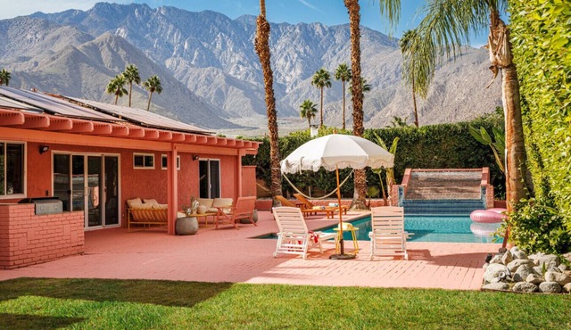 Palm Springs Pink House Villa, Pool, BBQ & Games, Seasonal Discount!