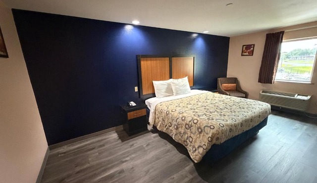Paradise Inn & Suites