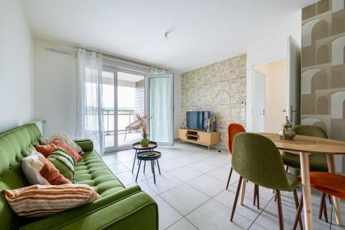 Parisian Terrace - Close to Orly and RER Station C, D