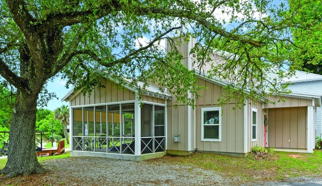 Parkland Cottage on Duck Pond