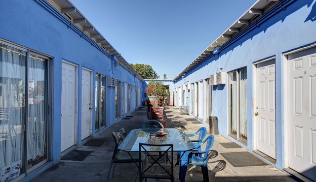 Pavilions Motel
