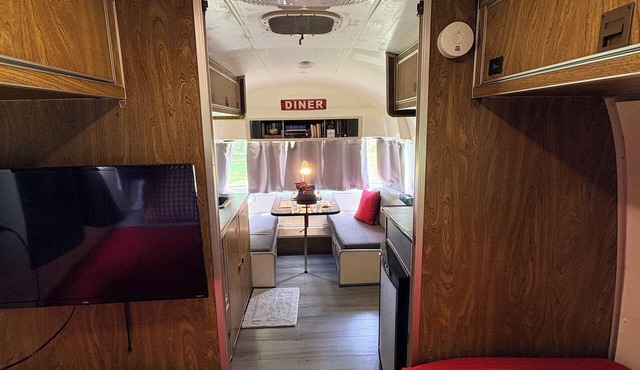 Peaceful Airstream Fast WiFi Low Pet Fee FirePit Star Gazing Convenient