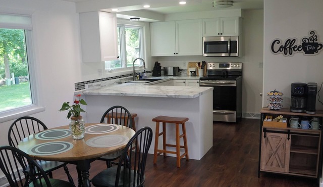 Peaceful Home Base: Comfy Beds: Road America, Golf & Lake Michigan