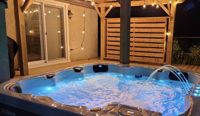 Peaceful Luxury in Prince Edward County – Hot Tub, EV Charger
