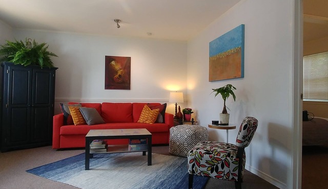 Peaceful, quiet & spacious retreat right in the heart of quaint downtown Picton!