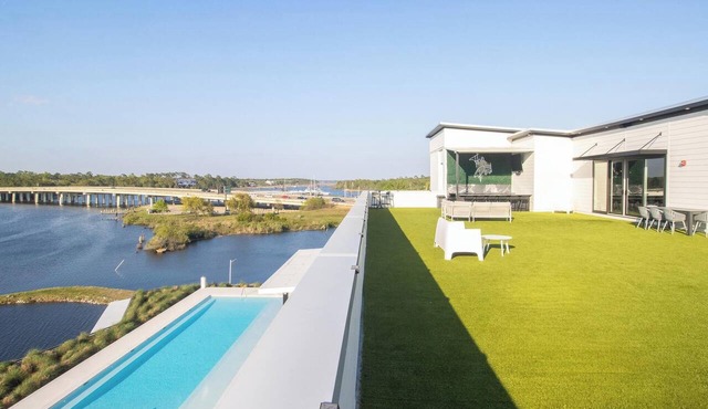 Penthouse with 3000 sqft Rooftop Terrace, Oh MY!
