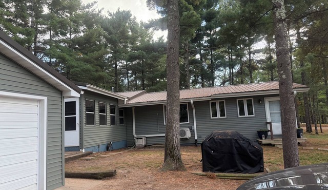 Pet-Friendly Castle Rock Lake Cabin -Game Room - Near Wisconsin Dells Sleeps 8