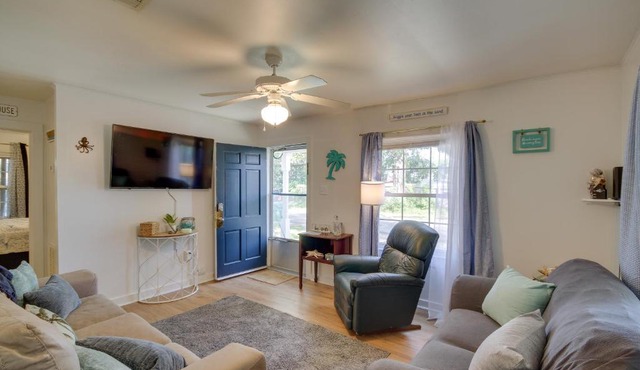 Pet-Friendly Retreat in Gulfport Less Than 1 Mi to Beach!
