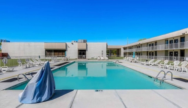 Pet-Friendly Room: Enjoy Your Stay with Outdoor Pool and Free Parking
