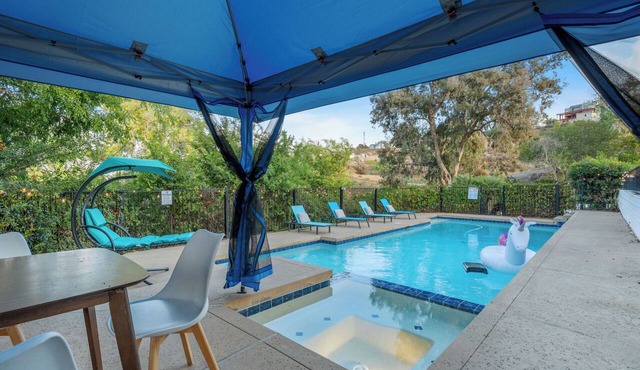 Pool, Grand View, King Bed, Spacious, Parking