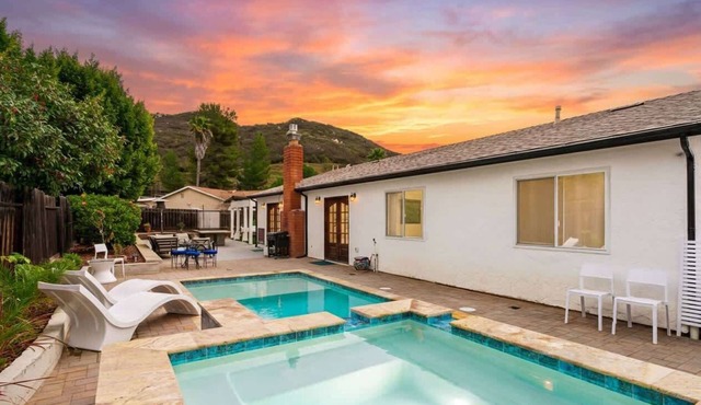Poway Retreat | Pool, Outdoor Cinema & Arcade Game