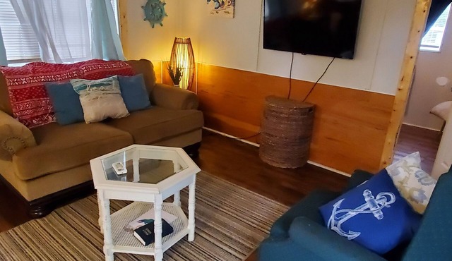 Precious 2BR/1Bath. Affordable for workers