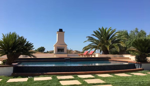 Private 5‑acre 3‑bed home with sweeping valley views and sunsets