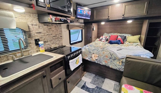Private Camper/RV w/Full Hookups in Omaha, NE
