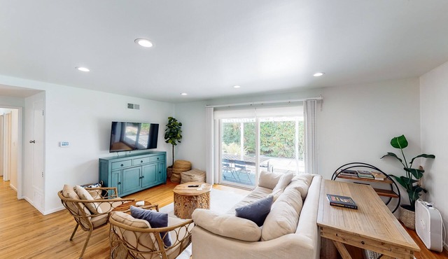 Private coastal getaway with twilit alfresco dining & quiet beach neighborhood