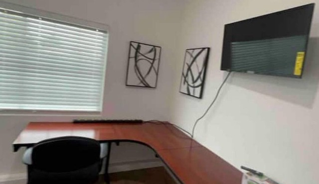 Private Guesthouse for 4 - EV, Pool, Kitchen, Fast Wi-Fi