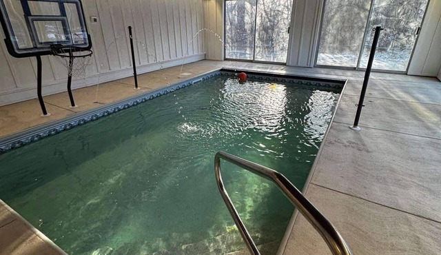 Private Indoor Pool Retreat, Theater Room, Sleeps 16, Near Milwaukee