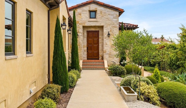 Private Mediterranean Villa Close to the Beach and Mountains!