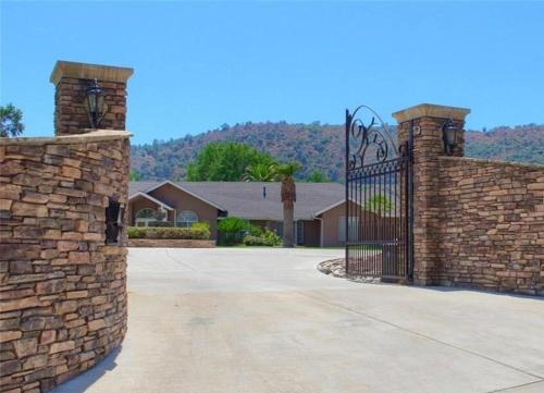Private mountain retreat with pool and mini-golf