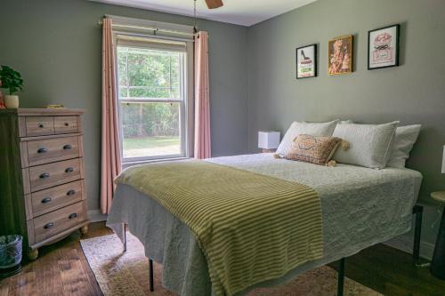 Private Pool and 3BR Family Fun Home with Gazebo