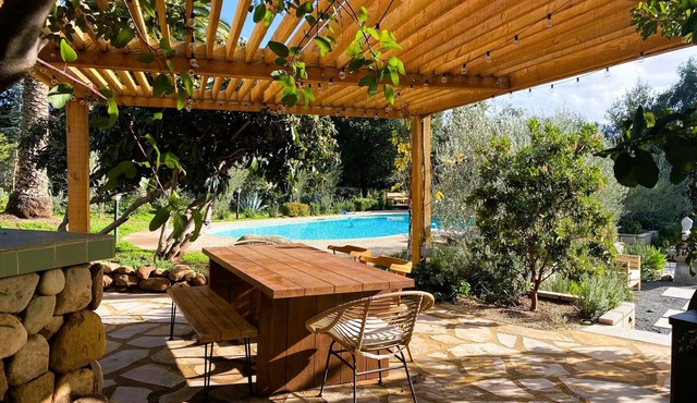 Private sanctuary in Ojai's prestigious Arbolada neighborhood, walk to downtown