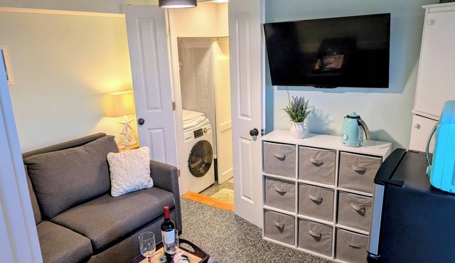 PRIVATE Studio-Full Bath "1750 John Sullivan House" Downtown-Historic Thames St