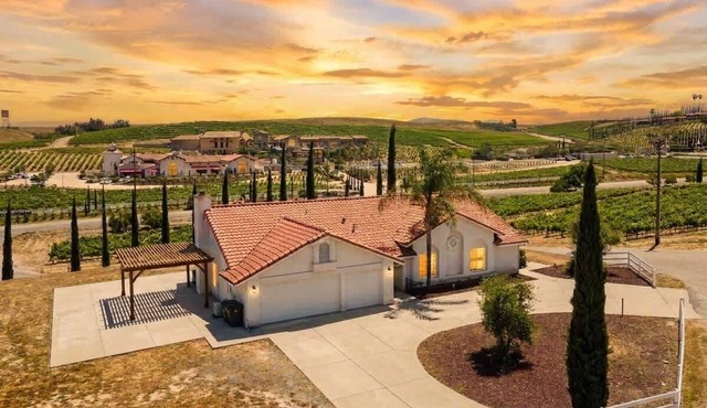 Private Temecula Getaway | Walk to Wineries