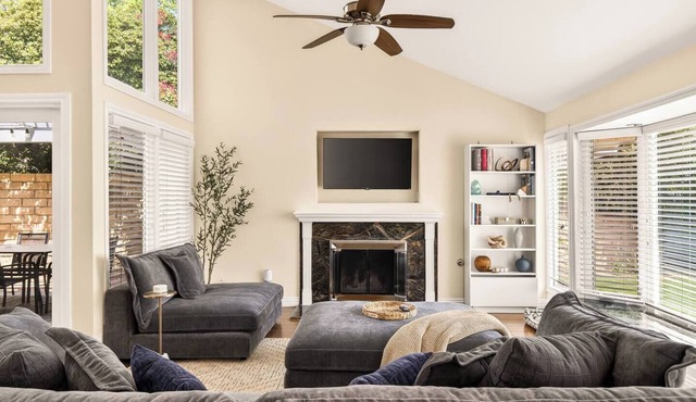 Quaint Single-Story Hilltop Home (Granada Hills)