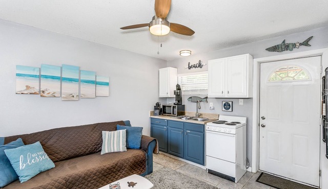 Quaint Tiny Home by the Bay - Boat Launch 1 Street Over