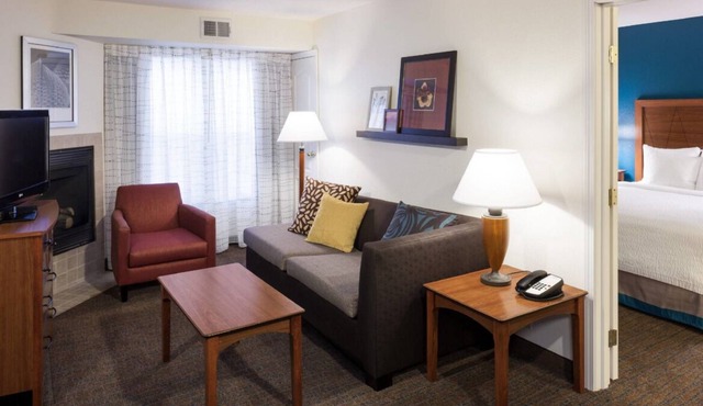 Quick Drive to San Bernardino Golf Club! 4 Great Rooms! Pets Allowed w/ Gym