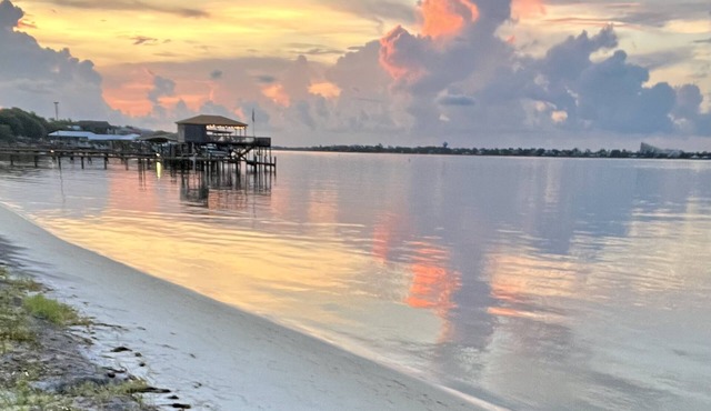 Quiet Oasis Under Majestic Live Oaks with 150 feet of Bayside Orange Beach