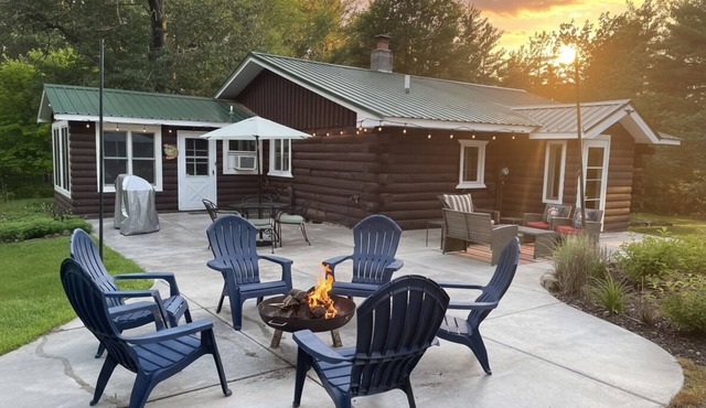 Relax and Reconnect in Private Cabin in the Wisconsin Forest. Pet friendly.