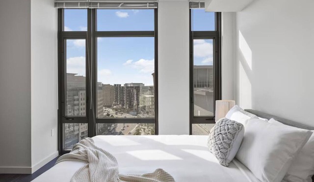Relax at Spacious Apartment w/Full Kitchen & Rooftop Access | Landmarks Nearby