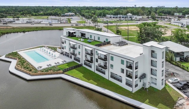 Relax in the pool and unwind! 1Bedroom Condo!