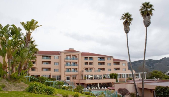 Relaxing Overnight Stay! 3 Convenient Units, Free Parking, Onsite Pool