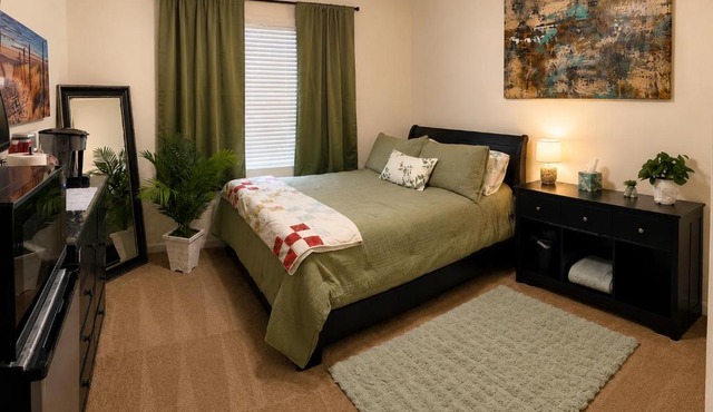 Relaxing Queen Suite with Private Bathroom