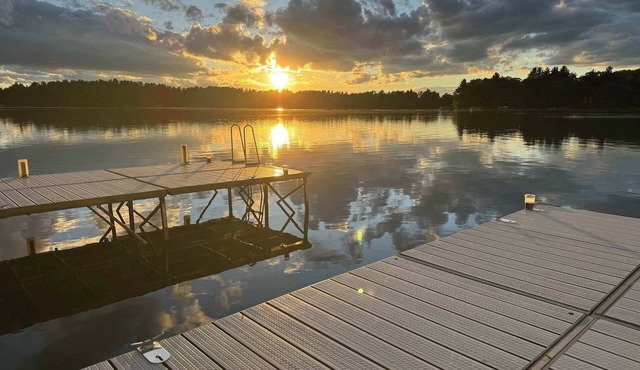 Remodeled 4BR Lake House at 5RK Ranch Lakeside – Sandy Shore, Fire Pit & Dock