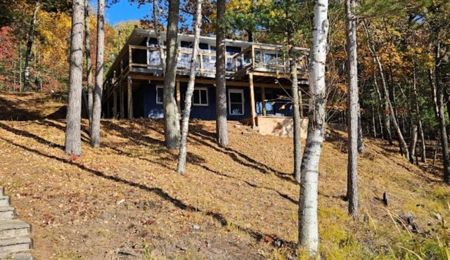 Remodeled pet friendly private home with a/c and wifi