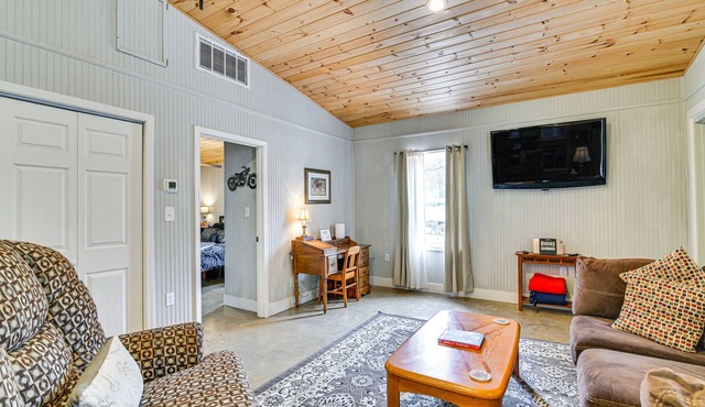 Remote Work-Friendly New Albany Home 5 Mi to Dtwn!