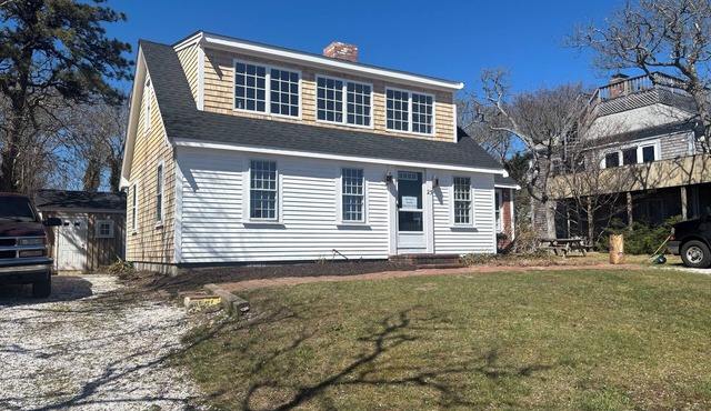 Renovated Chatham Cottage – Steps to Beach