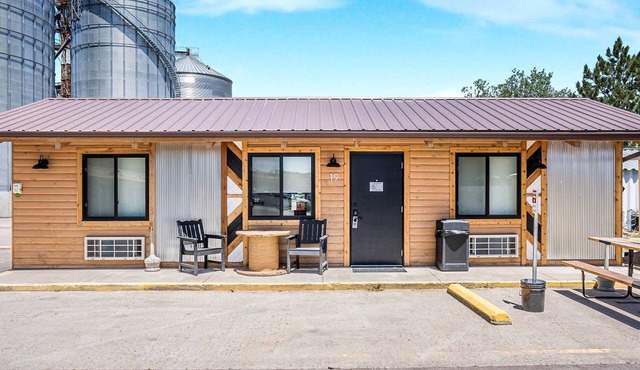 Renovated Family-Friendly Cabin with Dog-Friendly Amenities Near Wall Drug – Wall, South Dakota