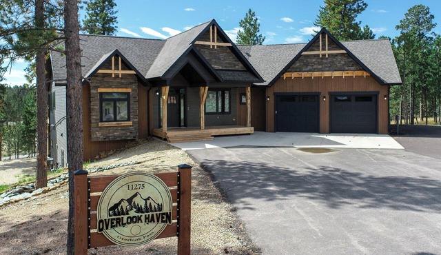 Ridgetop New 3800+ Sq. Ft. Lodge w/Hot Tub, Game Room, Paved Roads and More!